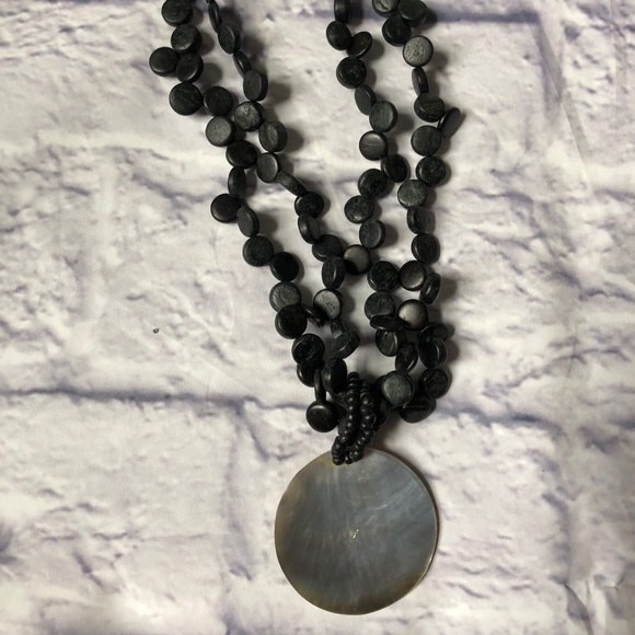 Black Beaded Necklace with Lacquered Shell - Picture 4 of 8